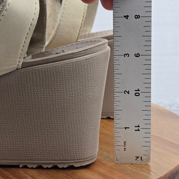 Crocs Leigh II Beige Canvas Leather Ankle Strap Casual Wedge Sandal Womens 9 - Picture 2 of 14